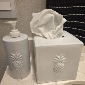 Pineapple Embossed White Bathroom Set